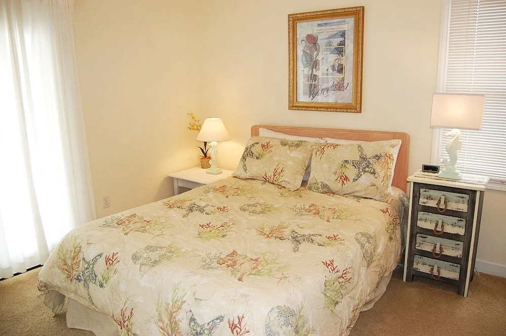 Hayley House Beachside 12 - Four Bedroom Vacation Home