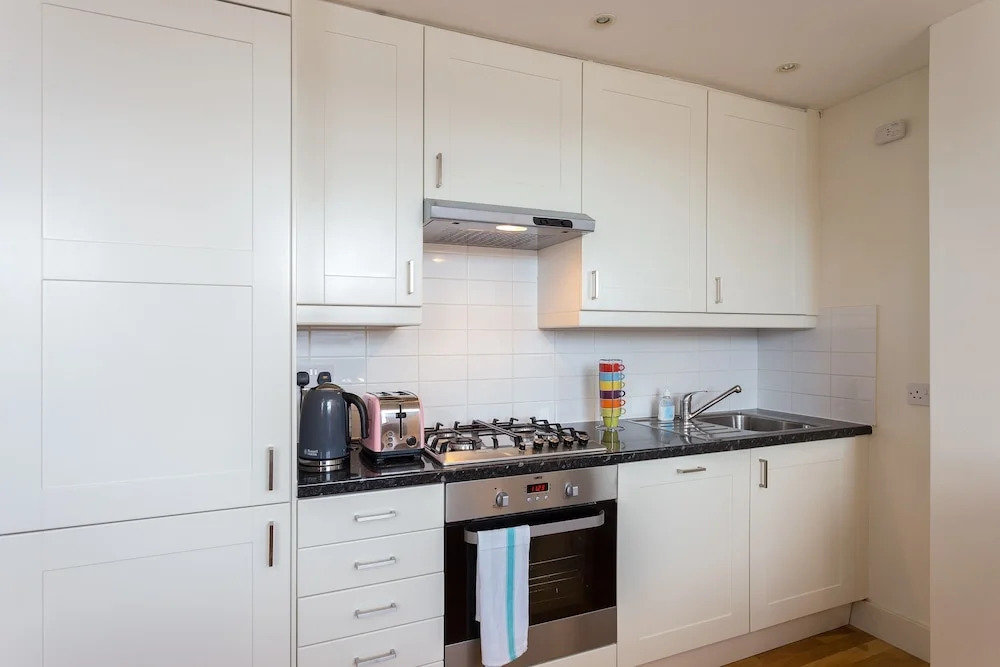 1 Bedroom Apartment in Maida Vale With Terrace