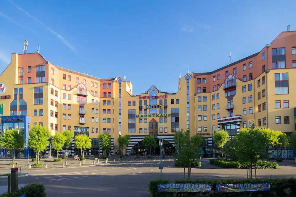 Maximilian Hotel & Apartments Weil am Rhein / Basel