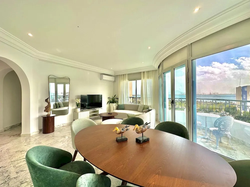 The Lake View Spacious With Amazing Terrace