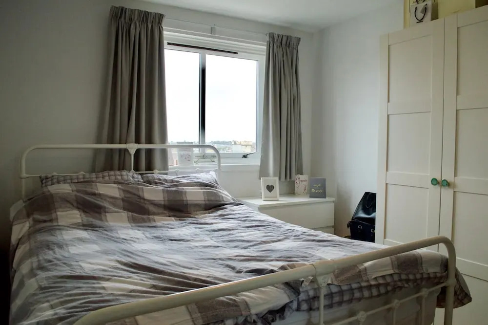 2 Bedroom Flat In Edinburgh
