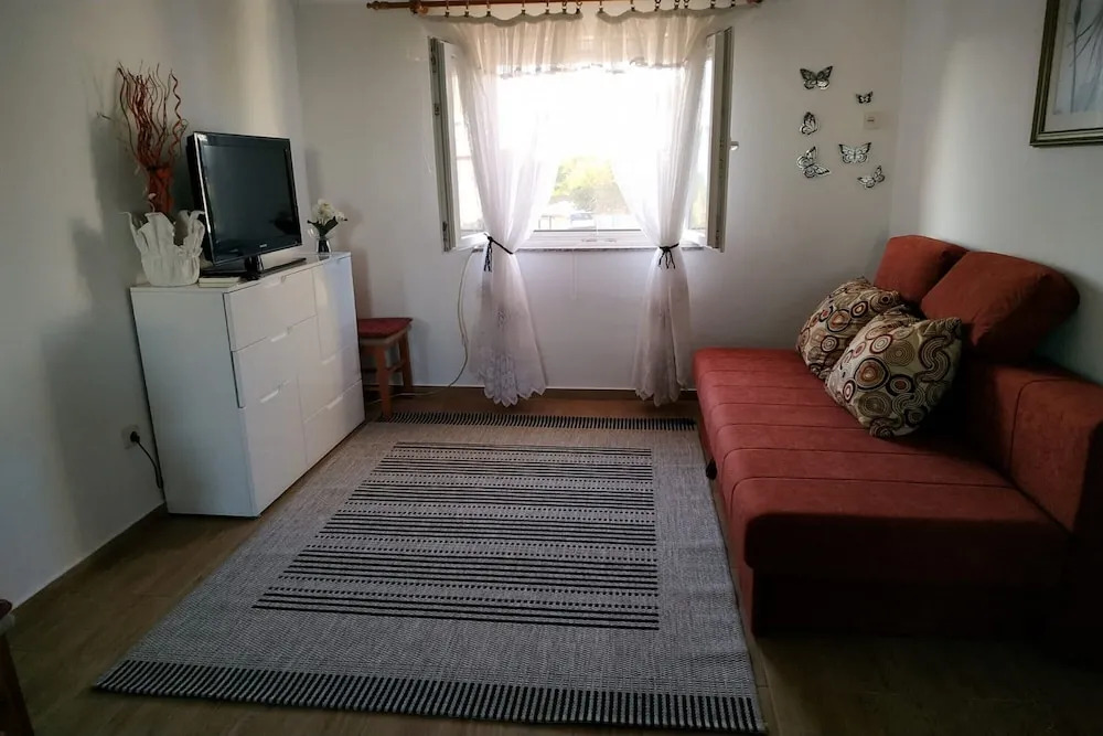 Slamo Apartments