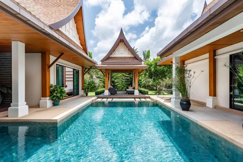 Champagne Villa Luxurious Tropical Pool Villa