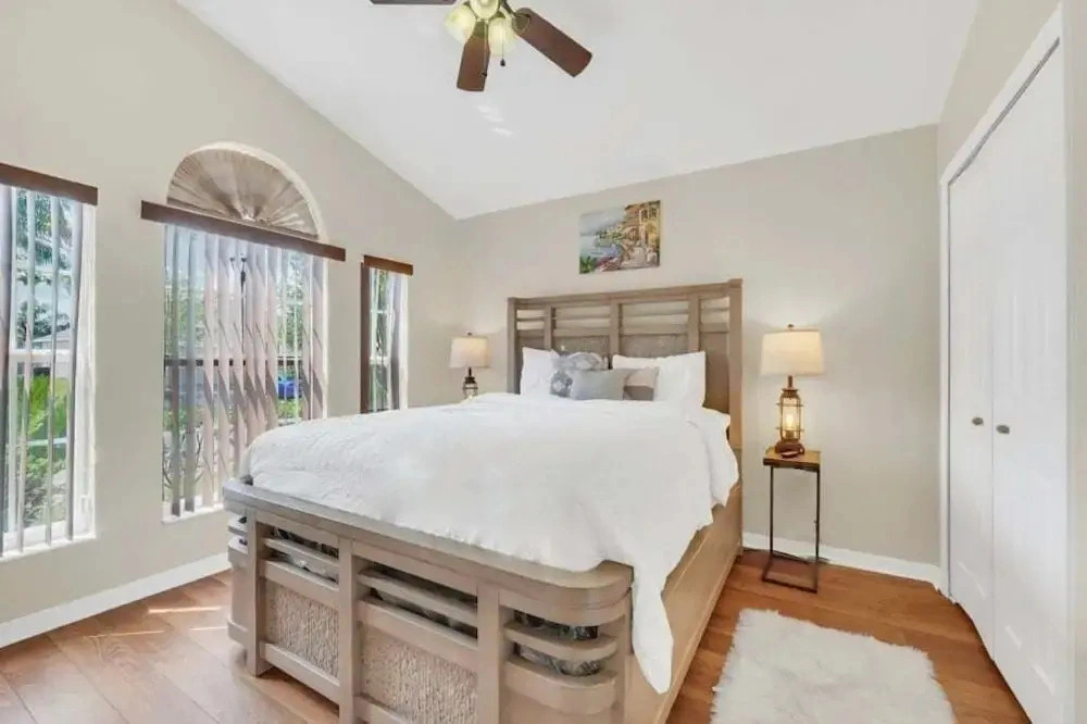 Large 4 bedroom Pool Home With Relaxing Vibes 4 Villa