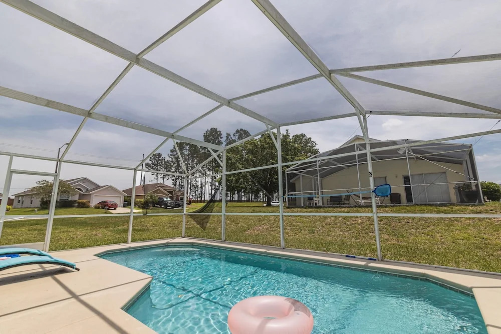 173 Hillside Dr in Davenport