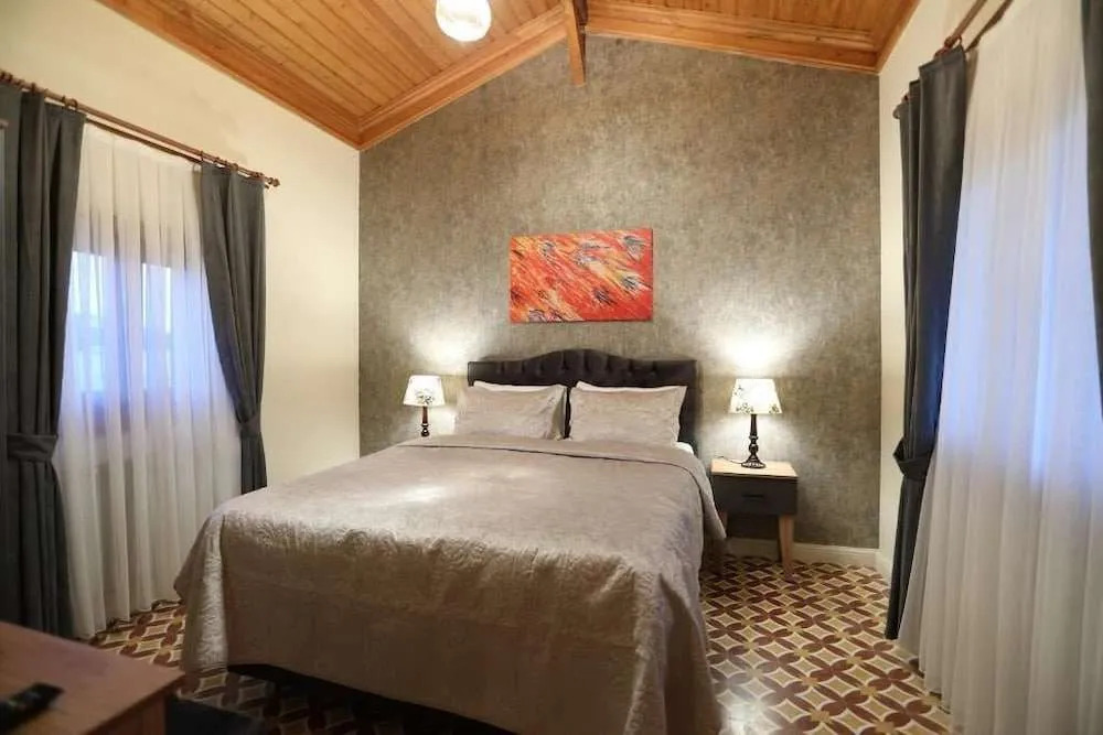 Tarihi Kumbaba Otel