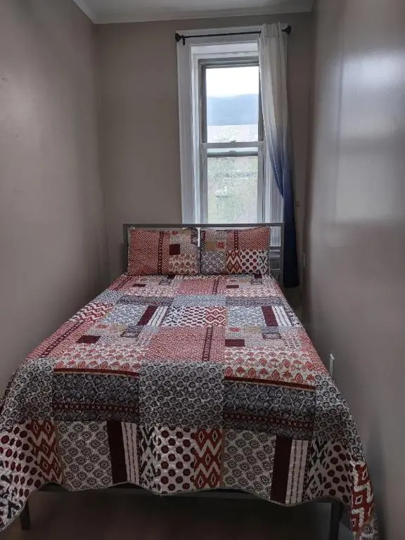 2 Br Top Floor Apartment