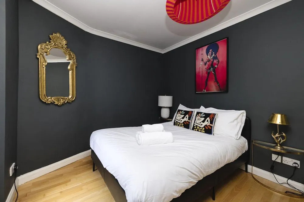 JOIVY Castle Hideaway