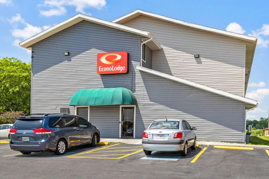 Econo Lodge Akron Copley Northwest