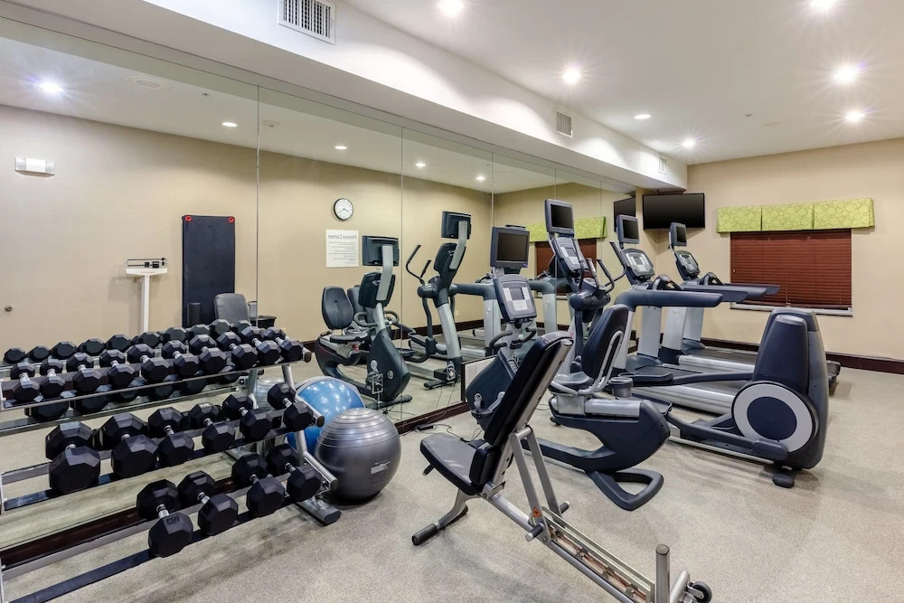 Holiday Inn Express & Suites Dallas W - I-30 Cockrell Hill
