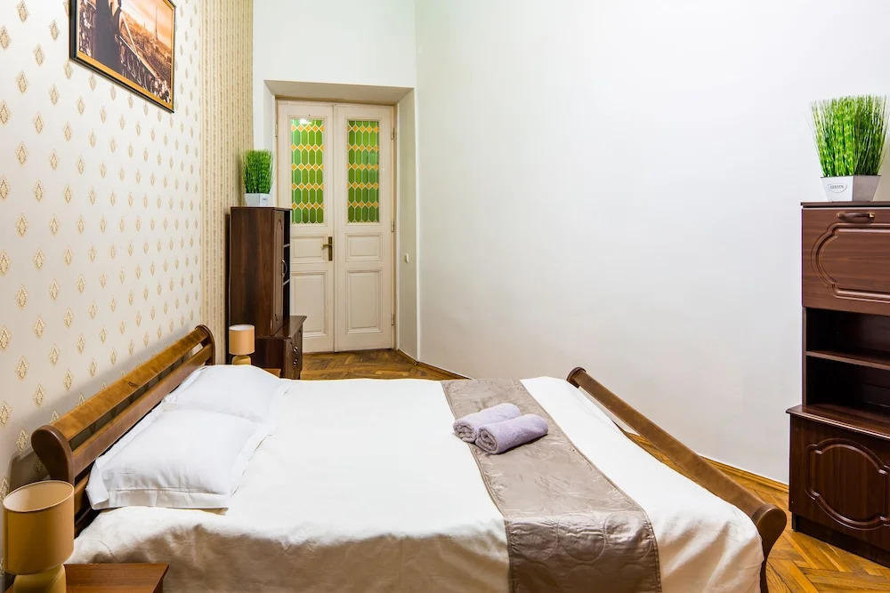 Three bedrooms & studio in the Center
