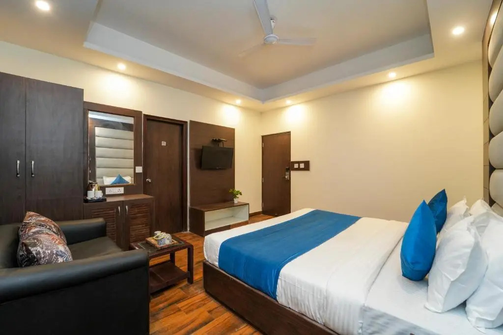 Hotel Glenroy By DLS Hotels