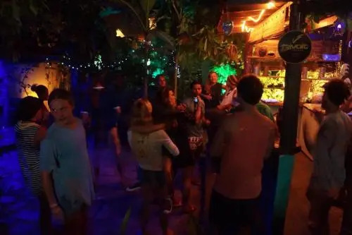 BANANAS HOSTEL