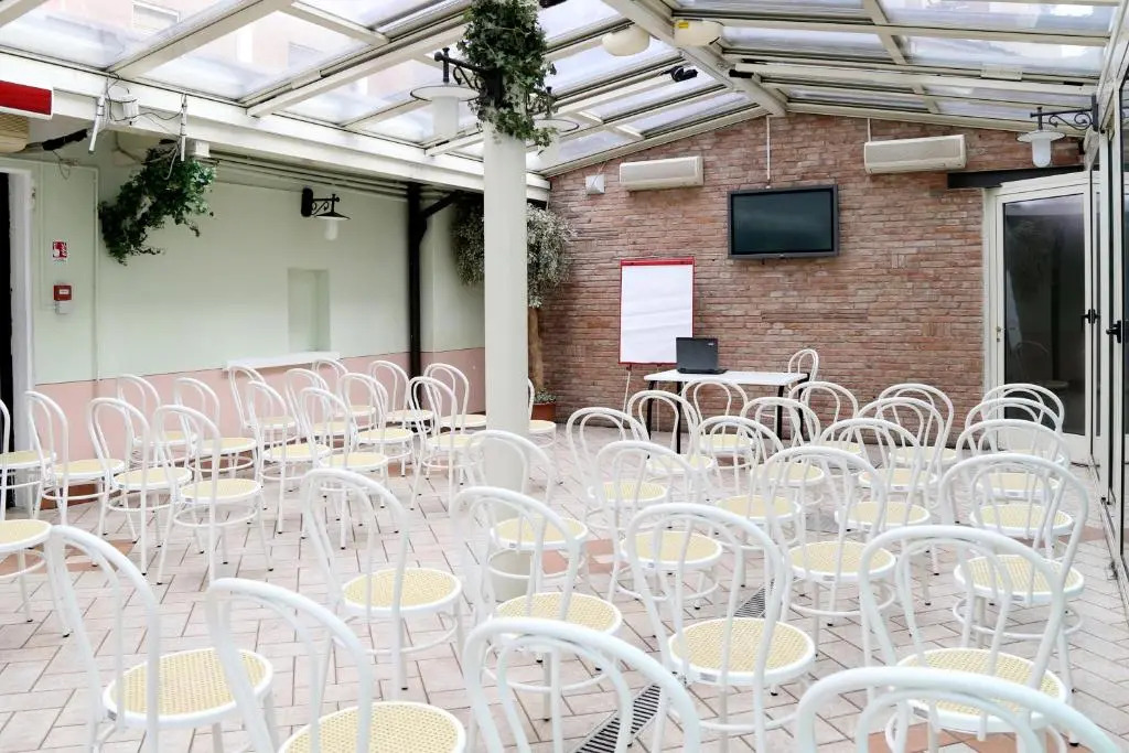 Hotel Mantegna Stazione, MantegnaHotels