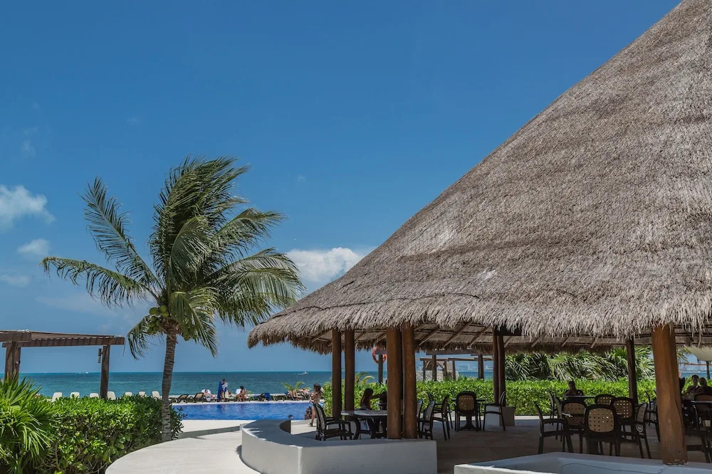 MAREA Beachfront 2 BDR - Stunning Oceanview