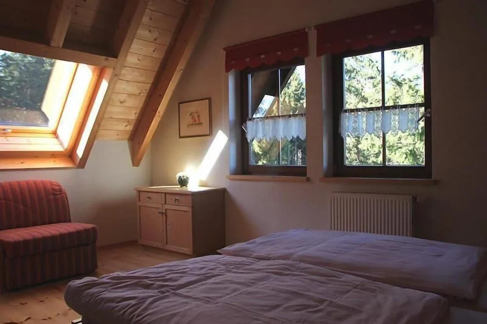 Ferienanlage Zum Silberstollen 2 Häuser am Berg Polderhof und Weißeritzhütte