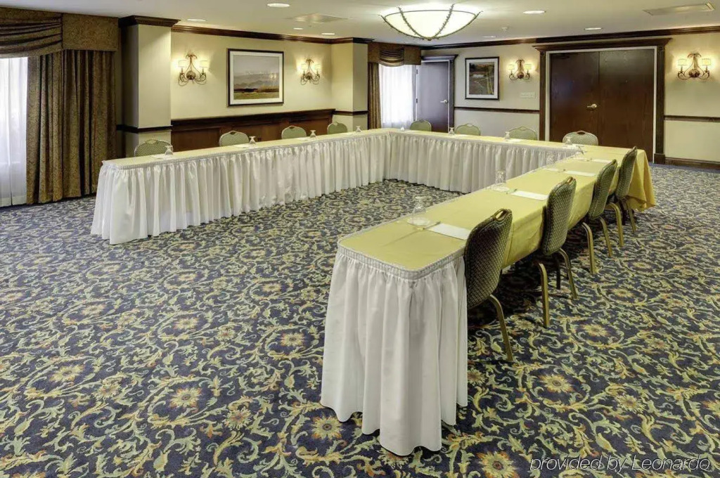 Hampton Inn & Suites Cleveland-Beachwood
