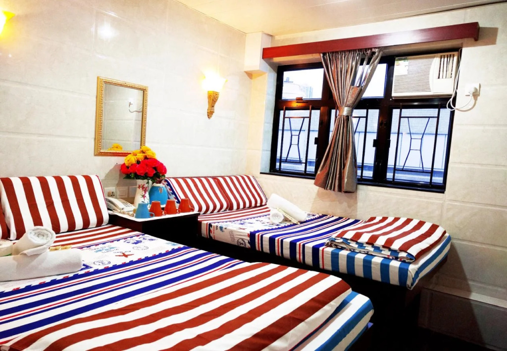 First Inn 24 HOUR RECEPTION 10TH F, Block D & E CHUNGKING MANSION TST