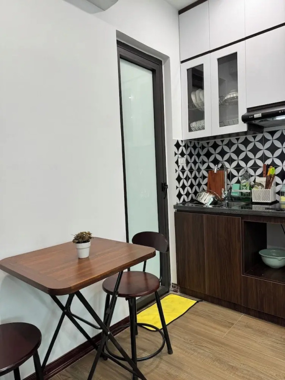 Ly Apartment & Home