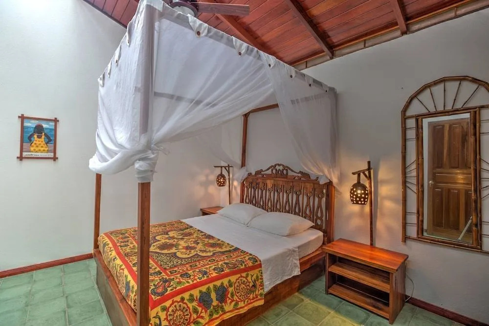 Villa 4 - Amazing 2 Bed Villa - Private Garden