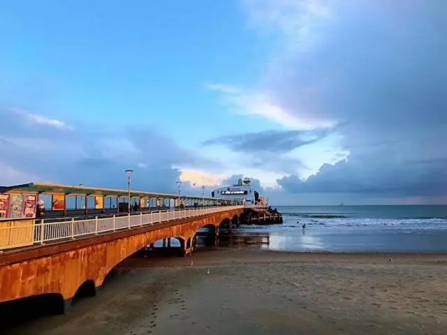 Self contained guest house with walking distance to beach and town center