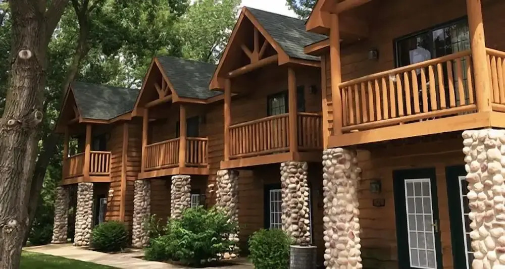 Grand Bear Resort at Starved Rock