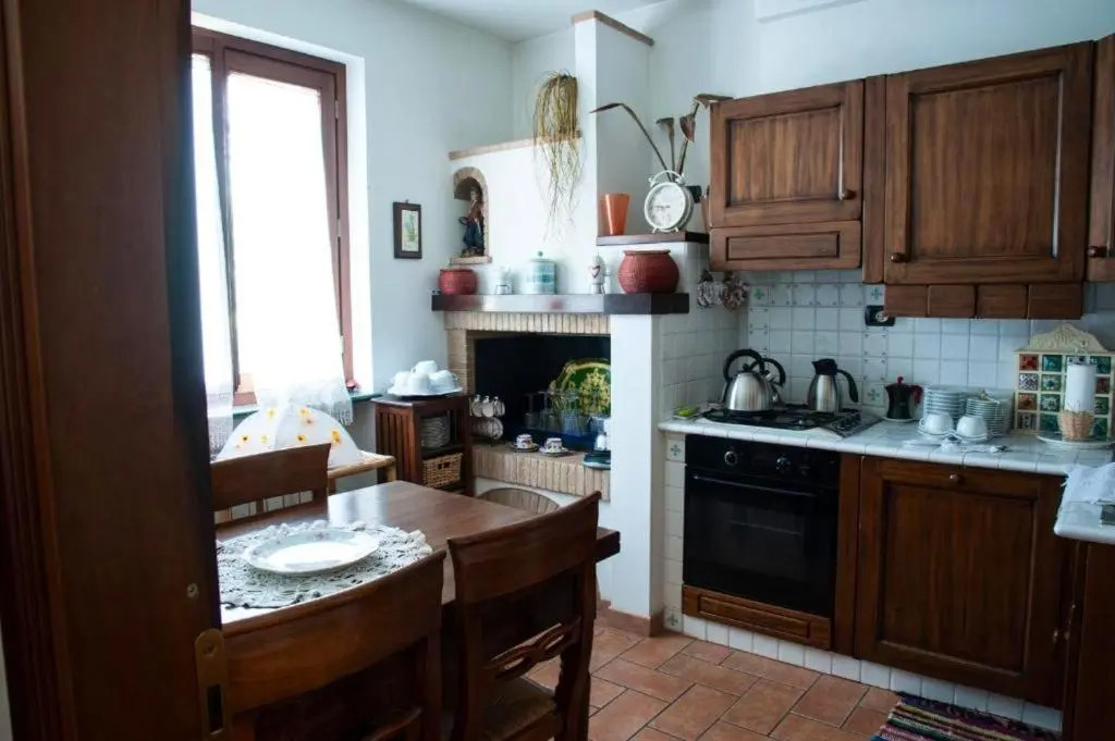 Charming House in Amelia with Lake View, 200 m²