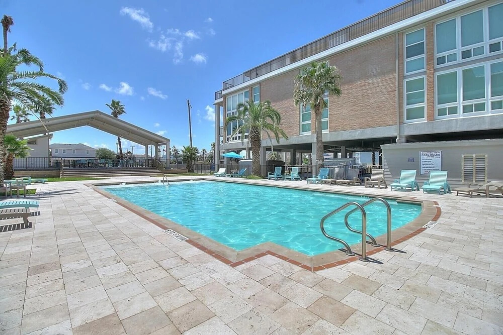 Channelview 208 2 Bedroom Condo by Redawning