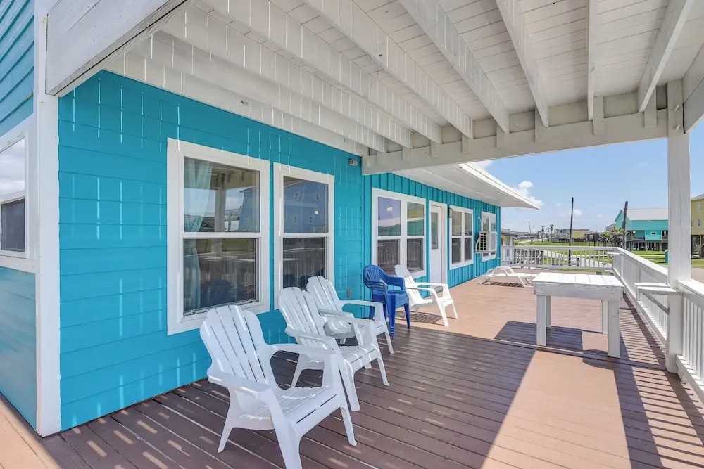 Walk to Shore: Freeport Beach House w/ Grill