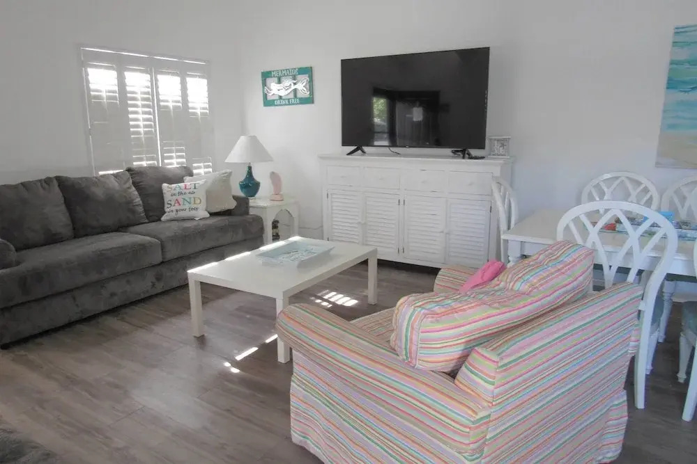 Half-Mi to Beach Access: Sunny Miramar Villa