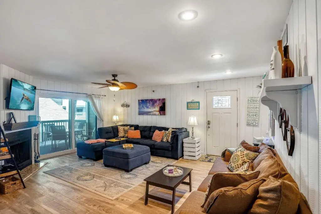 Pelican Pointe 2C