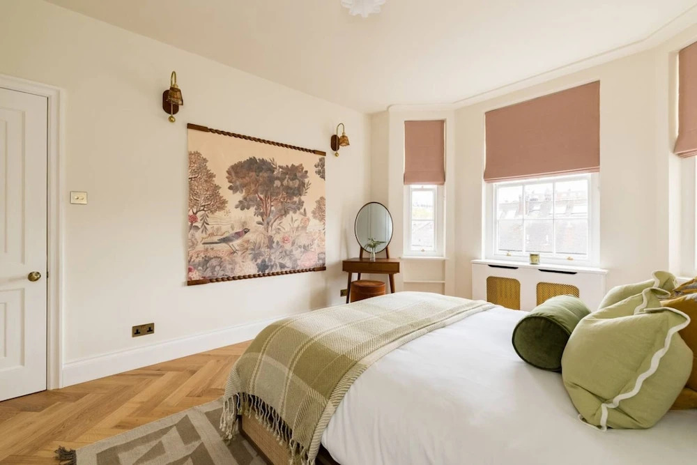 The Queensway 1 Bedroom Apartment