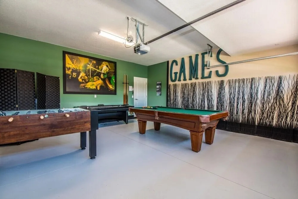 6-Bedroom Villa in Four Corners 1409RF