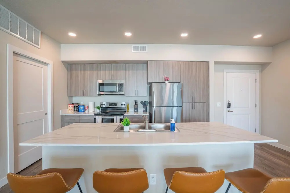 ROVE LIVING/KB - V on Broadway