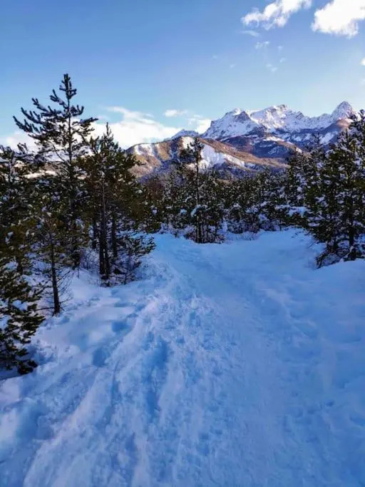 Petit cocon plein sud vue montagnes Lesclesdenicole