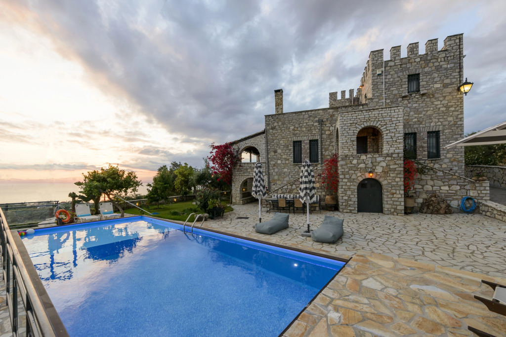 Entire Castle Amazing Sea View and Swimming Pool