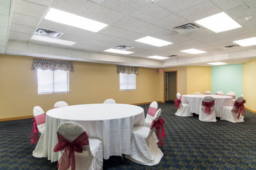 Econo Lodge Inn and Suites Arlington