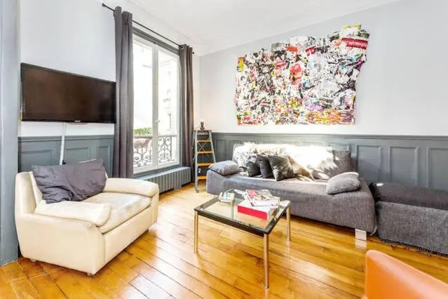 Large & Bright Apartment, Central Paris, Montmartre-Opéra, Picturesque Rue des Martyrs