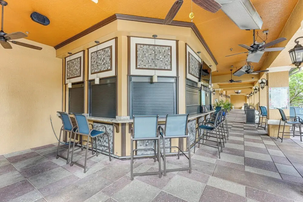 Poolside Bliss & Theme Park Thrills: Orlando Oasis