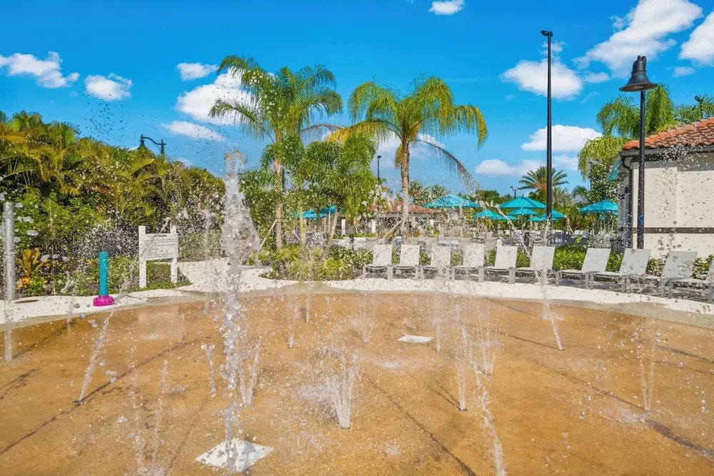 New Modern Vista Cay Reserve Condo - 6007