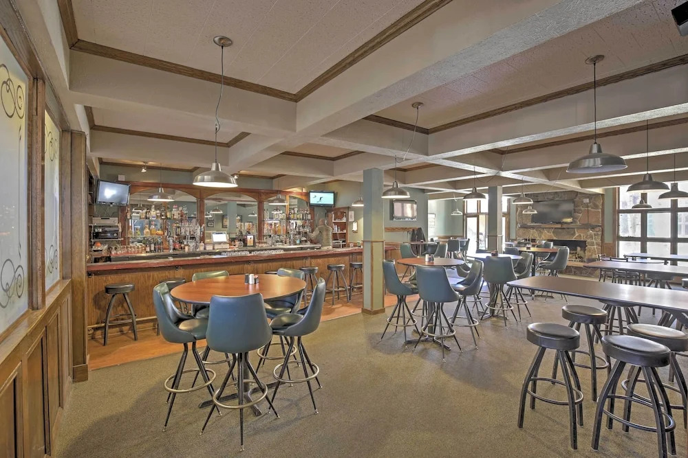 2 Mi to Granby Ranch: Condo w/ Hot Tub Access