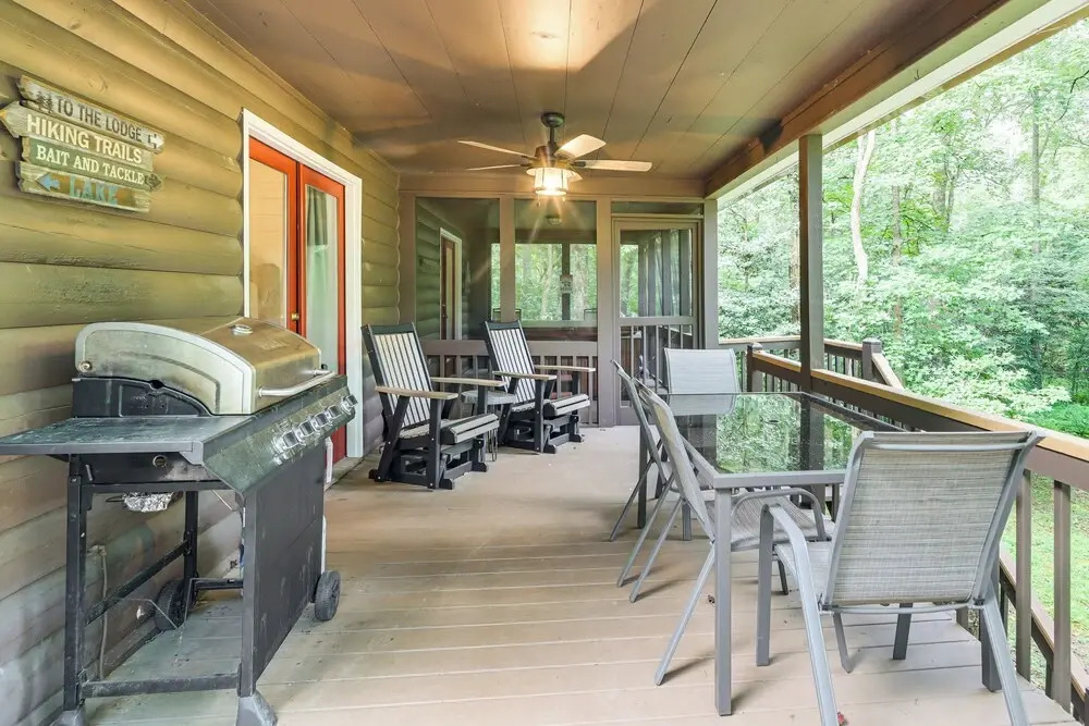 Creek Front Cabin w/ Hot Tub+fire Pit