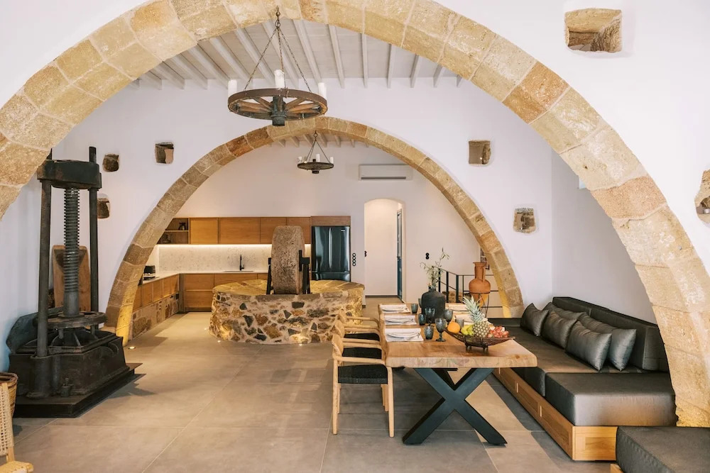 Kalathos Square luxury suites