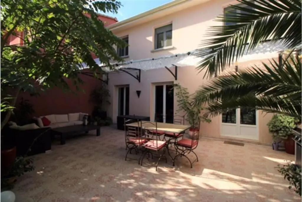Villa Rose Près centre ville 4 chambres jardin