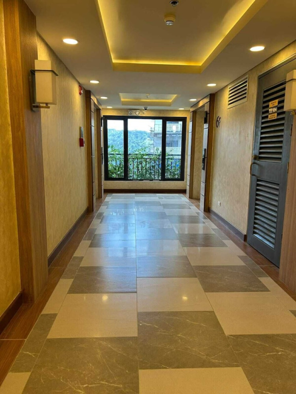Twin Lakes Tagaytay by JC Staycation