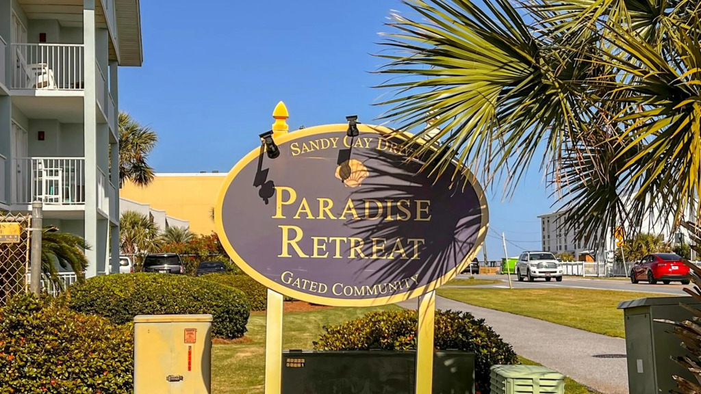 Luxurious Beach House, Private heated pool, Dedicated office, Mins walk to Beach & shops