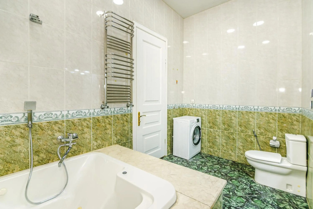 Targovu 5 Room DeLuxe Apartment