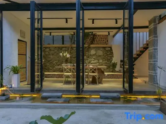 Manting Sixiang Courtyard-Style Hotel