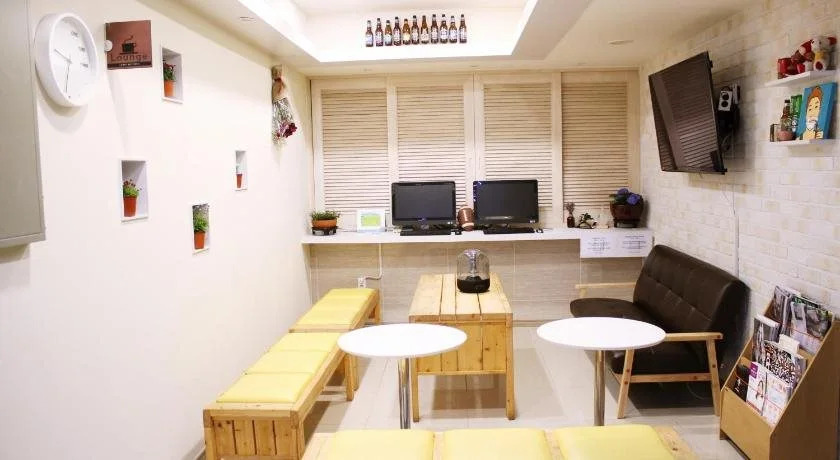 Maya Guesthouse - Hostel