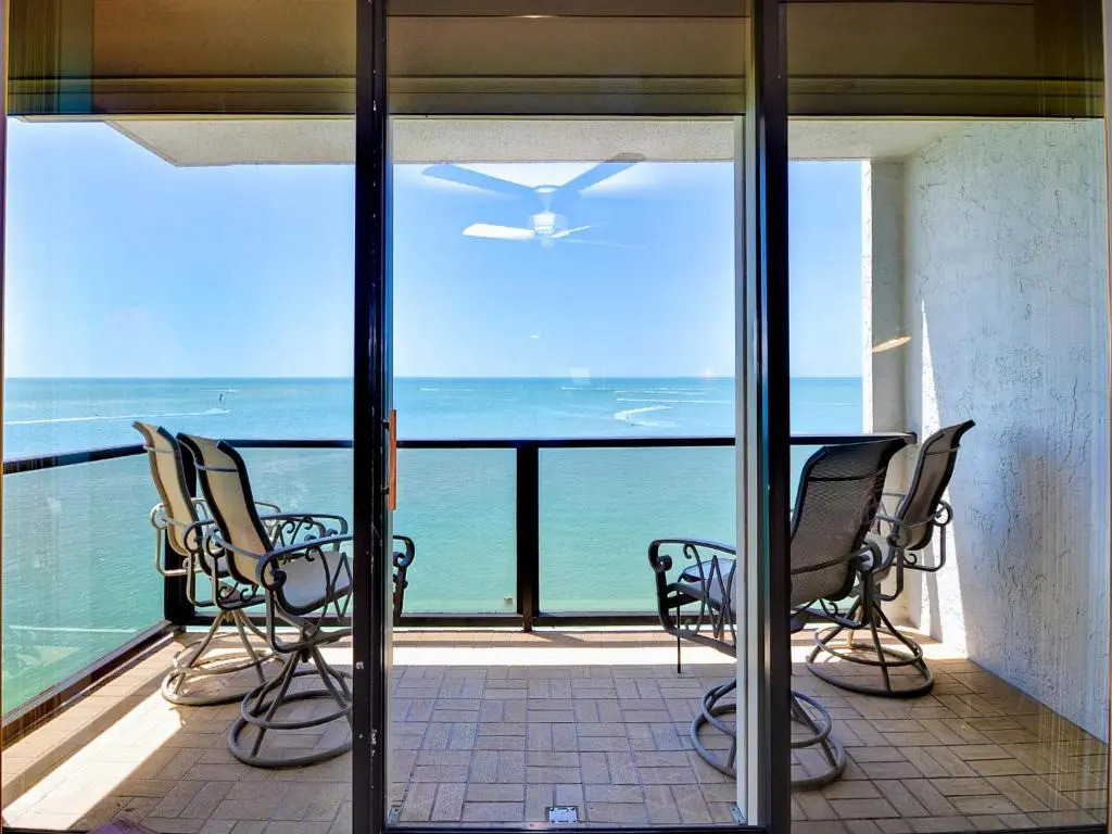 440 West 607N 6th Floor 440 West Condo with Stunning Water View. 23148